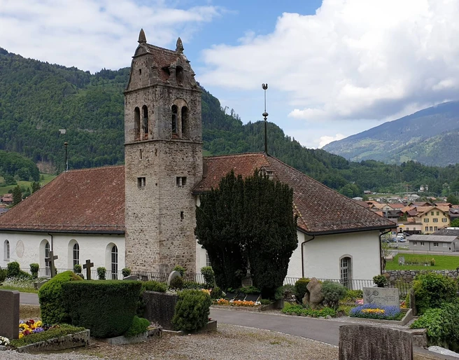 gsteigwiler-dorfkirche-gsteig-fruehling-aussenansicht