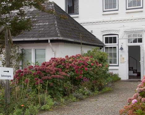 Seiteneingang Hausarztpraxis Stephanie Wilshere