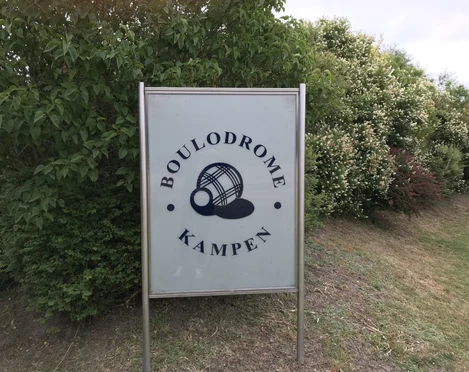 Bouleplatz im Avenarius Park