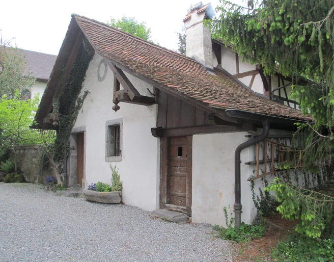 aeschi-ofenhaus-besichtigung-aussenansicht-eingangsbereich