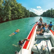 schlauchboot-aare-bootfahrt-outdoor-interlaken-sommer-thun-bern