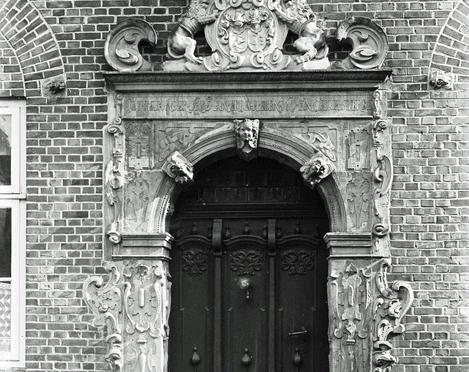 Materialienhaus und Nachbarhäuser