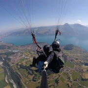 thun-swissgliders-thunersee-sommer-paragliding
