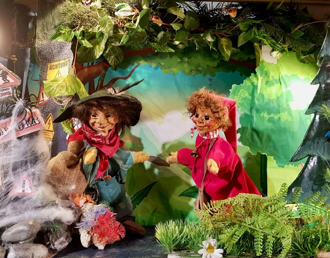 steffisburg-kasperlitheater-b-hne-wald