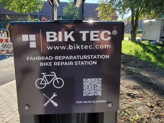 FahrradreparaturKleinDenkte3.jpg