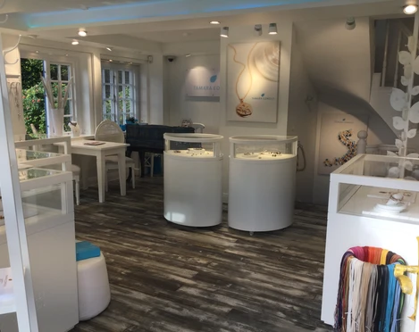Tamara Comolli Boutiques