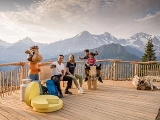 schynige-platte-bahn-spielplatz-sommer-lily-familie