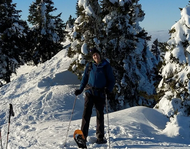 schwanden-gefuehrte-schneeschuhtour-tanne-winter