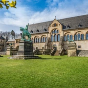 Die Kaiserpfalz im Frühling Die Kaiserpfalz im Frühling