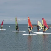 Windsurfschüler in Munkmarsch