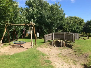 Spielplatz Tinnum mit Netzschaukel