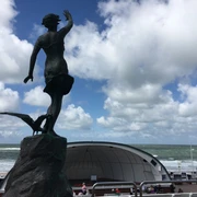 S.O.S. Bronzefigur
