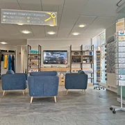 Touristinfo Zedeliusstraße Ansicht der Touristinformation Zedeliusstraße auf Wangerooge mit freundlichem EmpfangsbereichView of the Zedeliusstraße tourist information centre on Wangerooge with its friendly reception areaZicht op het toeristeninformatiecentrum aan de Zedeliusstraße op Wangerooge met zijn vriendelijke receptieUdsigt til turistinformationen i Zedeliusstraße på Wangerooge med dens venlige reception