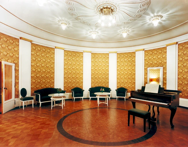 Musiksaal im Sanatorium