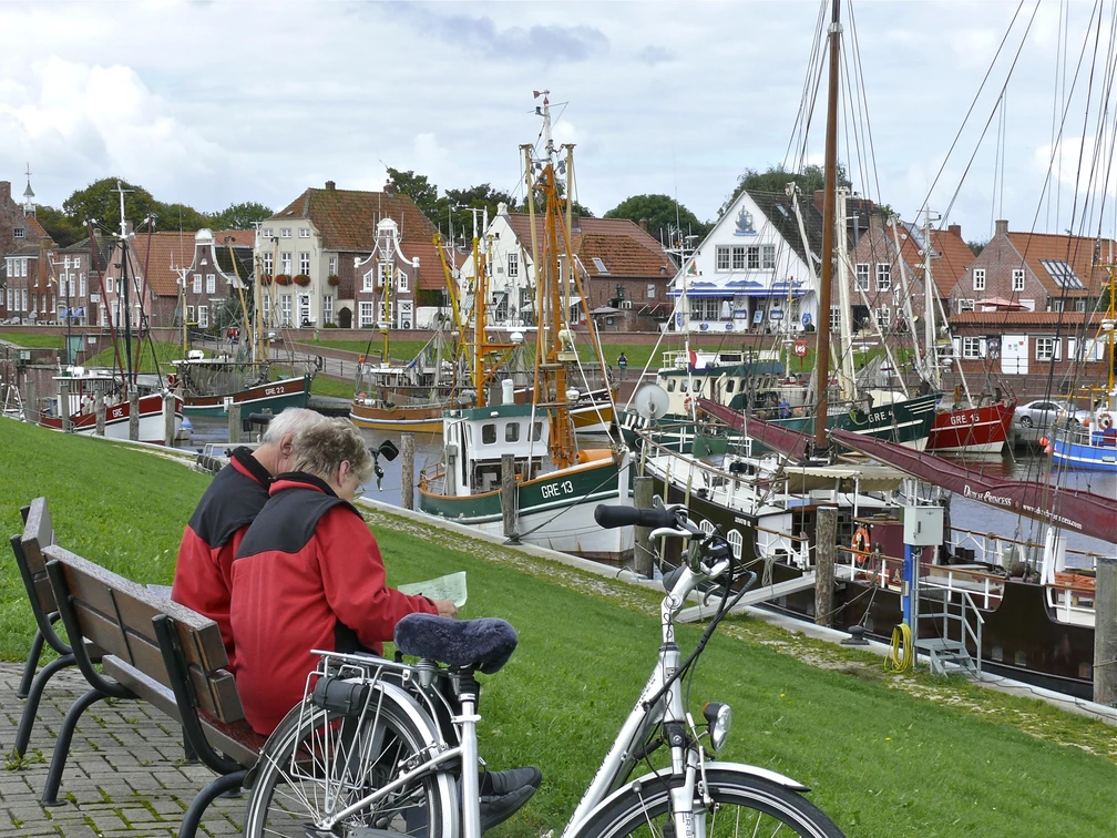 Hafen Greetsiel Radfahrer