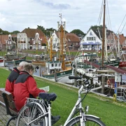 Hafen Greetsiel Radfahrer