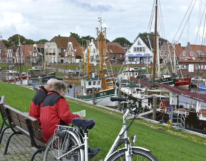 Hafen Greetsiel Radfahrer