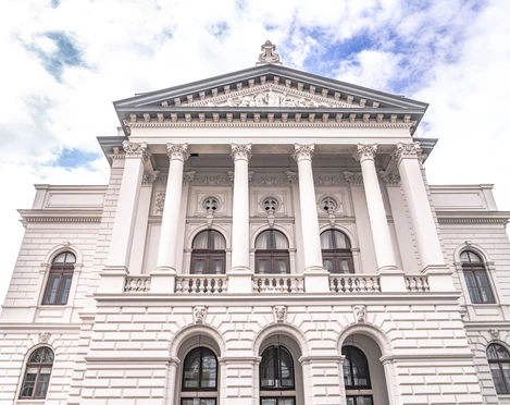 Oldenburgisches Staatstheater Ansicht auf den Säulenvorbau des Oldenburgisches Staatstheaters