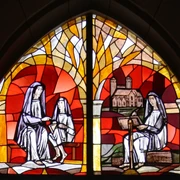 Roswitha-Fenster in der Gandersheimer Stiftskirche