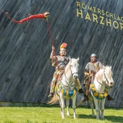 Römische Reiterei am Informationsgebäude "Römerschlacht am Harzhorn"
