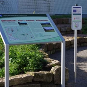 Bergwiesenportal-Hohegeiss_-_Schautafel_-_Foto_Braunlage-Tourismus-Marketing-GmbH.jpg