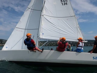 zürichsee-sommer-segeln-menschen