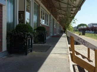 Künstlerateliers in den ehemaligen Güterhallen im Südpark Künstlerateliers in den ehemaligen Güterhallen im Südpark