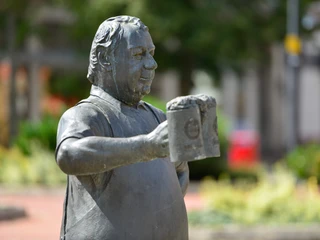 Bierbrauer - Prosit Bierbrauer mit Bierkrug in der Hand