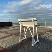 Hochwasserbank an der Westerländer Promenade