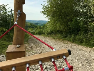 Hörstation 05 in Lengerich Am Waldrand von Lengerich bietet eine Hörstation mit Klanginstallation Ausblicke ins Grüne.