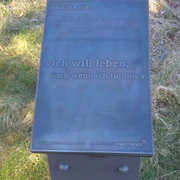 Kunststele Valeska Gert