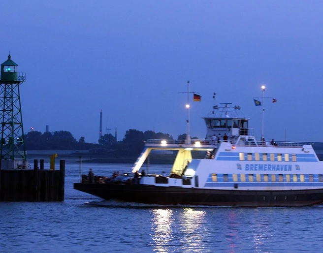 Bremerhaven_Nacht_Weserfaehre_Nordsee_Butjadingen_Faehre.jpg