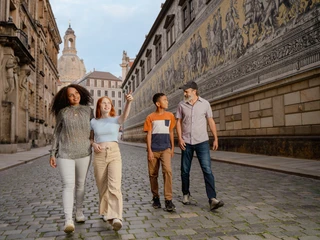 Familienausflug zum Fürstenzug in Dresden.jpg Fürstenzug Dresden