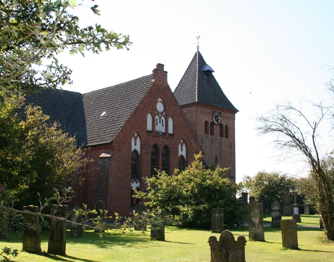 St.-Sigismund-Kirche in Daverden Die St.-Sigismund-Kirche in Daverden ist eine mittelalterliche Backsteinkirche mit markantem Uhrenturm.