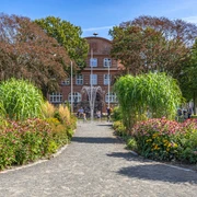 Buesum-Rathauspark-Brunnen01.jpg