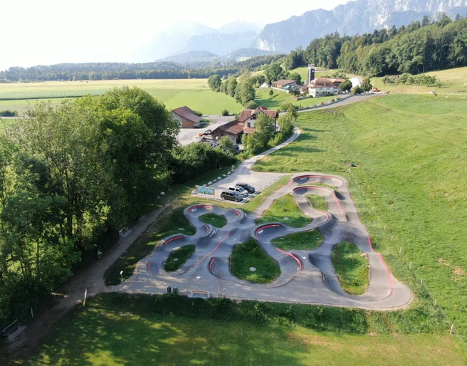 thierachern-pumptrack-bike-sommer-vonoben