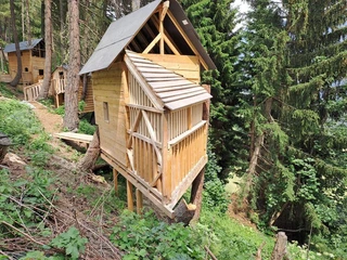 Wald-Abenteuerspielplatz Tschuggen 3.jpg Wald-Abenteuerspielplatz Tschuggen