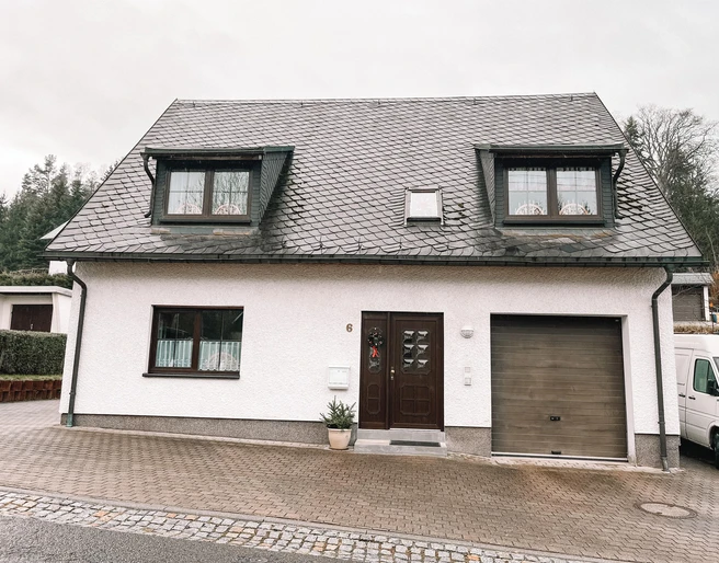 77206300-B80B-4996-9EFF-4F40CC36E6E5