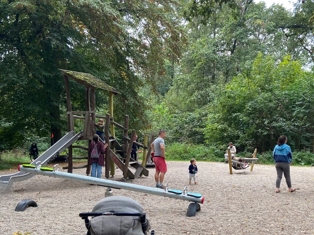 Spielplatz "Die Nonne" - Familienurlaub in Leipzig Schattiger Spielplatz für Kleinkinder im Auwald an der Grenze zu Schleußig