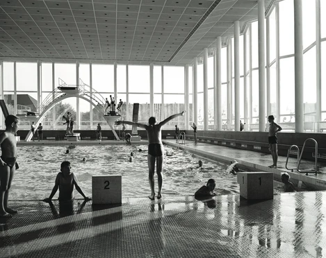 Hallenbad - große Bühne