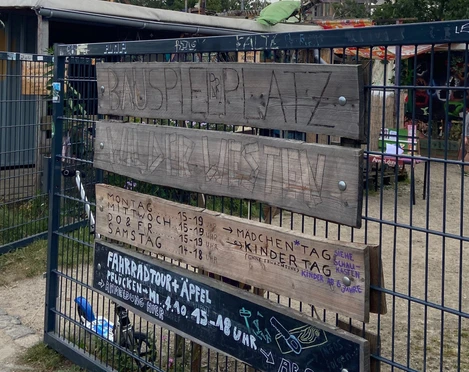 Bauspielplatz Wilder Westen - Familienurlaub in Leipzig Der Bauspielplatz Wilder Westen heißt Kinder und Erwachsene wilkommen
