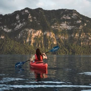 Kayak boat hire Kajak fahren auf dem Vierwaldstättersee vor WeggisKayaking on Lake Lucerne off WeggisFaire du kayak sur le lac des Quatre-Cantons devant Weggis