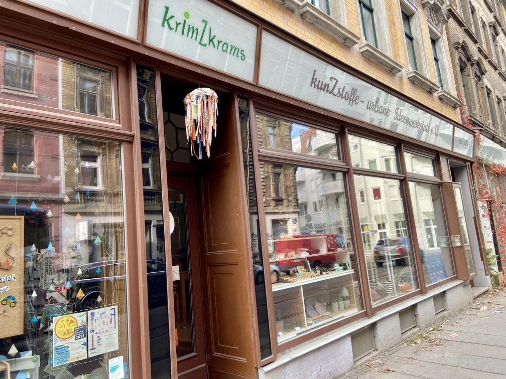 Materialsammlung und Werkstatt krimZkrams - Familienurlaub in Leipzig Die offene Werkstatt und Materialsammlung lädt alle zum Kreativsein ein.