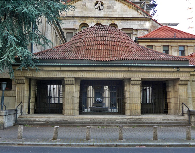 Synagoge Vorderseite Eingang