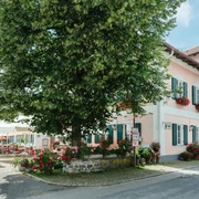 Bild-Haus-Biergarten.jpg