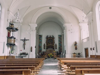 Pfarrkirche St. Maria Innenansicht der Pfarrkirche St.MariaInterior view of the catholic church of St MaryIntérieur de l'église paroissiale Sainte-Marie