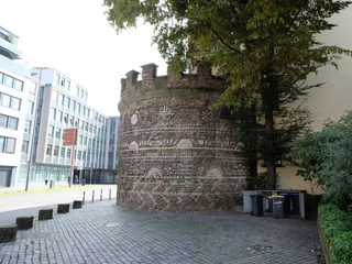 Roman tower Der RömerTurm in Köln, ein markantes historisches Wahrzeichen.The RömerTurm in Cologne, a striking historical landmark.