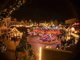 Auricher Weihnachtszauber Panorama mit Karussell Auricher Weihnachtszauber Panorama mit Karussell