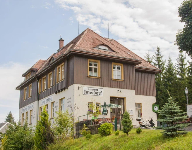 Pension "Zum Bahnel" im Sommer