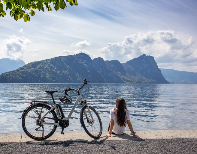 Fahrrad mieten, Velo fahren Fahrradfahren am VierwaldstätterseeCycling on Lake LucerneFaire du vélo au bord du lac des Quatre-Cantons